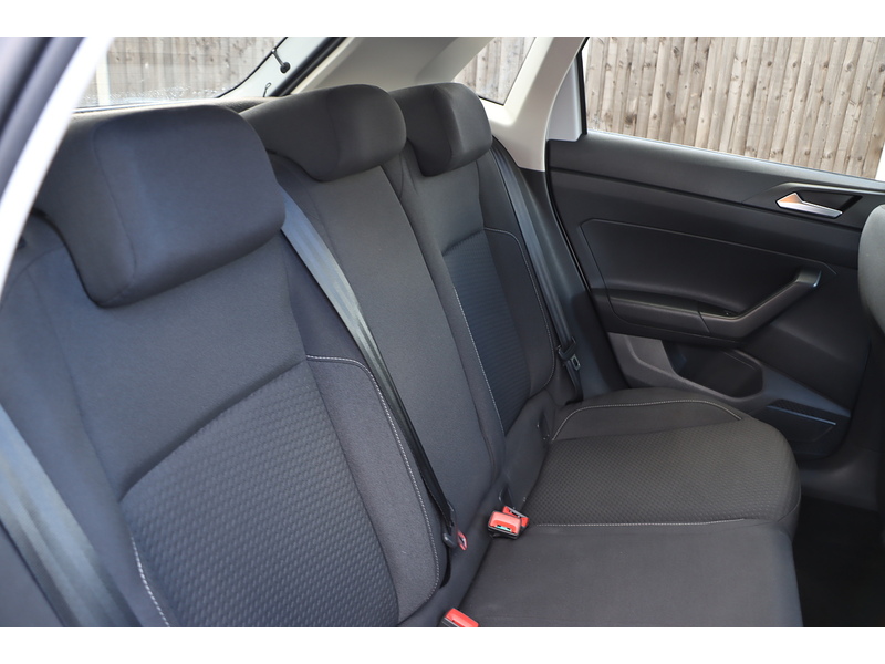 Volkswagen 1.0 TSI SE HATCHBACK 5DR PETROL MANUAL SAT NAV BLUETOOTH DAB STEREO AIR CONDITIONING PARKING AIDS ONLY 65000 MILES FSH NO ULEZ CHARGE 72-74 Mitcham Road