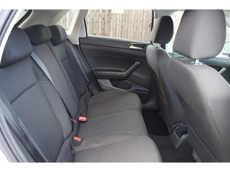 Volkswagen 1.0 TSI SE HATCHBACK 5DR PETROL MANUAL SAT NAV BLUETOOTH DAB STEREO AIR CONDITIONING PARKING AIDS ONLY 65000 MILES FSH NO ULEZ CHARGE 72-74 Mitcham Road