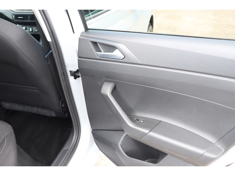 Volkswagen 1.0 TSI SE HATCHBACK 5DR PETROL MANUAL SAT NAV BLUETOOTH DAB STEREO AIR CONDITIONING PARKING AIDS ONLY 65000 MILES FSH NO ULEZ CHARGE 72-74 Mitcham Road