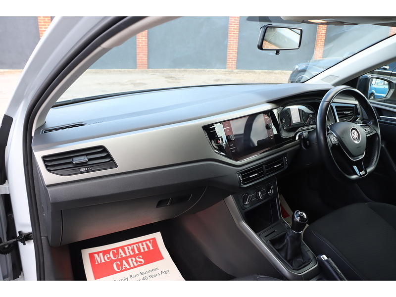 Volkswagen 1.0 TSI SE HATCHBACK 5DR PETROL MANUAL SAT NAV BLUETOOTH DAB STEREO AIR CONDITIONING PARKING AIDS ONLY 65000 MILES FSH NO ULEZ CHARGE 72-74 Mitcham Road