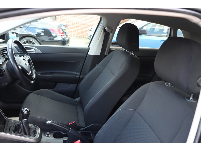 Volkswagen 1.0 TSI SE HATCHBACK 5DR PETROL MANUAL SAT NAV BLUETOOTH DAB STEREO AIR CONDITIONING PARKING AIDS ONLY 65000 MILES FSH NO ULEZ CHARGE 72-74 Mitcham Road