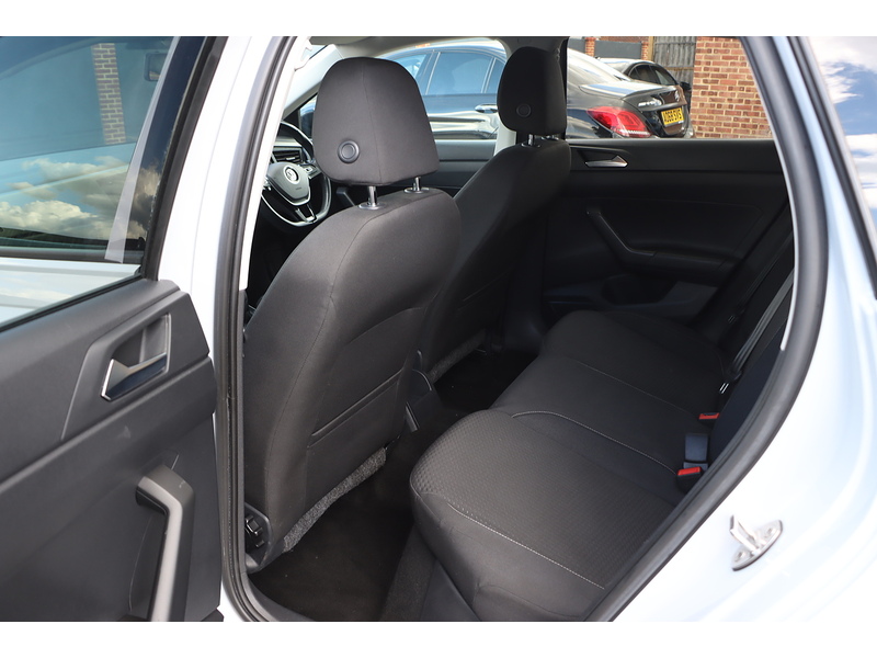 Volkswagen 1.0 TSI SE HATCHBACK 5DR PETROL MANUAL SAT NAV BLUETOOTH DAB STEREO AIR CONDITIONING PARKING AIDS ONLY 65000 MILES FSH NO ULEZ CHARGE 72-74 Mitcham Road
