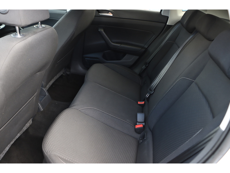 Volkswagen 1.0 TSI SE HATCHBACK 5DR PETROL MANUAL SAT NAV BLUETOOTH DAB STEREO AIR CONDITIONING PARKING AIDS ONLY 65000 MILES FSH NO ULEZ CHARGE 72-74 Mitcham Road