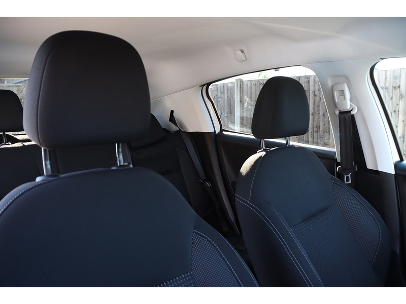 Peugeot 1.2 PURETECH TECH EDITION HATCHBACK 5DR PETROL MANUAL SATNAV BLUETOOTH DAB STEREO REAR CAMERA PARKING AIDS 2 OWNERS ONLY 54000 MILES SH NO ULEZ CHARGE 72-74 Mitcham Road