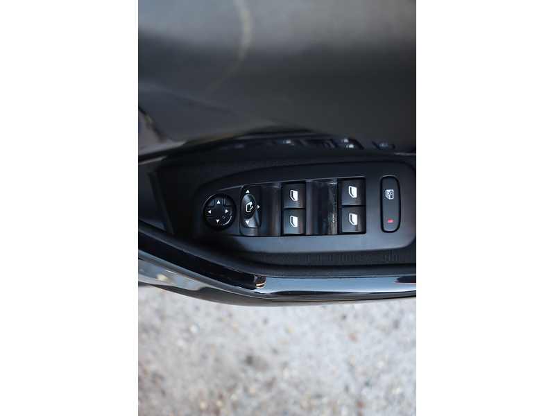 Peugeot 1.2 PURETECH TECH EDITION HATCHBACK 5DR PETROL MANUAL SATNAV BLUETOOTH DAB STEREO REAR CAMERA PARKING AIDS 2 OWNERS ONLY 54000 MILES SH NO ULEZ CHARGE 72-74 Mitcham Road