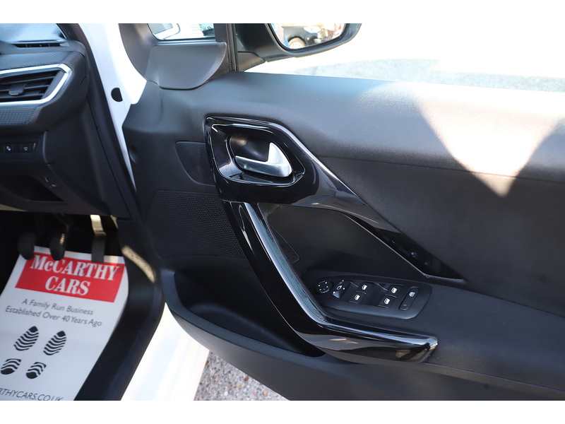 Peugeot 1.2 PURETECH TECH EDITION HATCHBACK 5DR PETROL MANUAL SATNAV BLUETOOTH DAB STEREO REAR CAMERA PARKING AIDS 2 OWNERS ONLY 54000 MILES SH NO ULEZ CHARGE 72-74 Mitcham Road