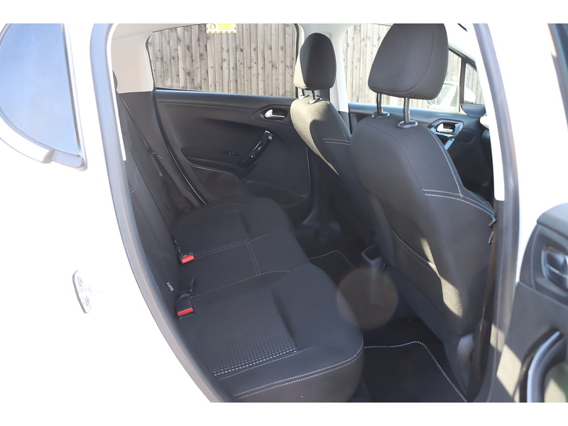 Peugeot 1.2 PURETECH TECH EDITION HATCHBACK 5DR PETROL MANUAL SATNAV BLUETOOTH DAB STEREO REAR CAMERA PARKING AIDS 2 OWNERS ONLY 54000 MILES SH NO ULEZ CHARGE 72-74 Mitcham Road