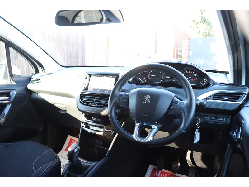 Peugeot 1.2 PURETECH TECH EDITION HATCHBACK 5DR PETROL MANUAL SATNAV BLUETOOTH DAB STEREO REAR CAMERA PARKING AIDS 2 OWNERS ONLY 54000 MILES SH NO ULEZ CHARGE 72-74 Mitcham Road