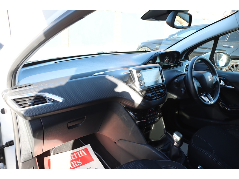 Peugeot 1.2 PURETECH TECH EDITION HATCHBACK 5DR PETROL MANUAL SATNAV BLUETOOTH DAB STEREO REAR CAMERA PARKING AIDS 2 OWNERS ONLY 54000 MILES SH NO ULEZ CHARGE 72-74 Mitcham Road