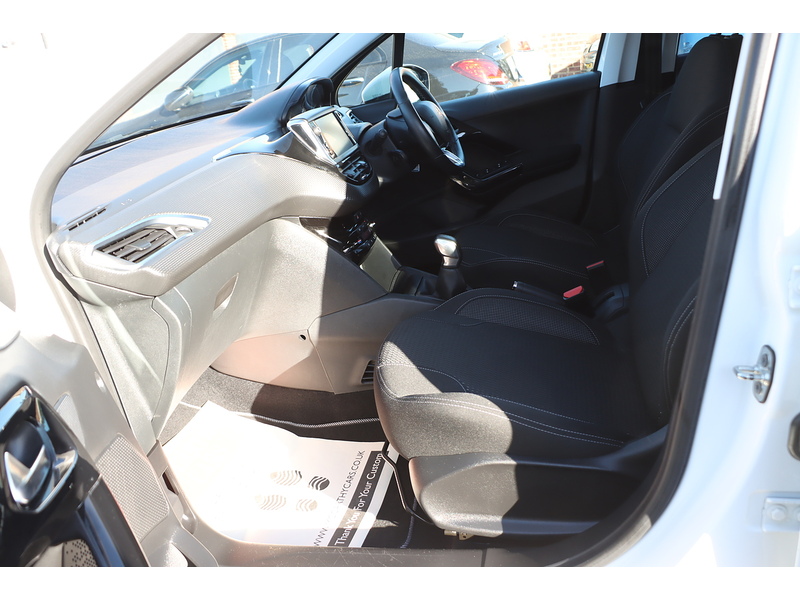 Peugeot 1.2 PURETECH TECH EDITION HATCHBACK 5DR PETROL MANUAL SATNAV BLUETOOTH DAB STEREO REAR CAMERA PARKING AIDS 2 OWNERS ONLY 54000 MILES SH NO ULEZ CHARGE 72-74 Mitcham Road