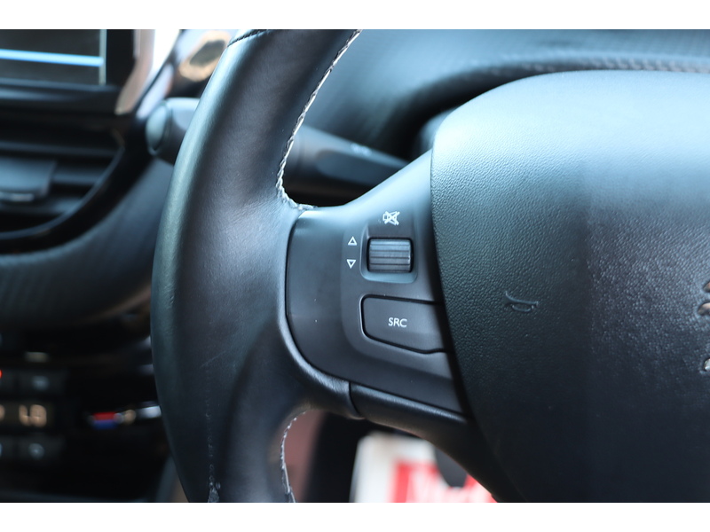 Peugeot 1.2 PURETECH TECH EDITION HATCHBACK 5DR PETROL MANUAL SATNAV BLUETOOTH DAB STEREO REAR CAMERA PARKING AIDS 2 OWNERS ONLY 54000 MILES SH NO ULEZ CHARGE 72-74 Mitcham Road