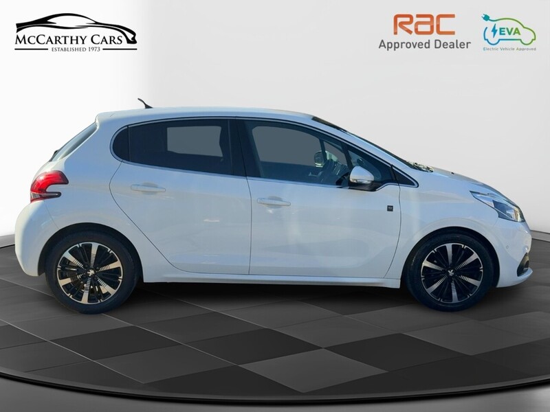 Peugeot 1.2 PURETECH TECH EDITION HATCHBACK 5DR PETROL MANUAL SATNAV BLUETOOTH DAB STEREO REAR CAMERA PARKING AIDS 2 OWNERS ONLY 54000 MILES SH NO ULEZ CHARGE 72-74 Mitcham Road