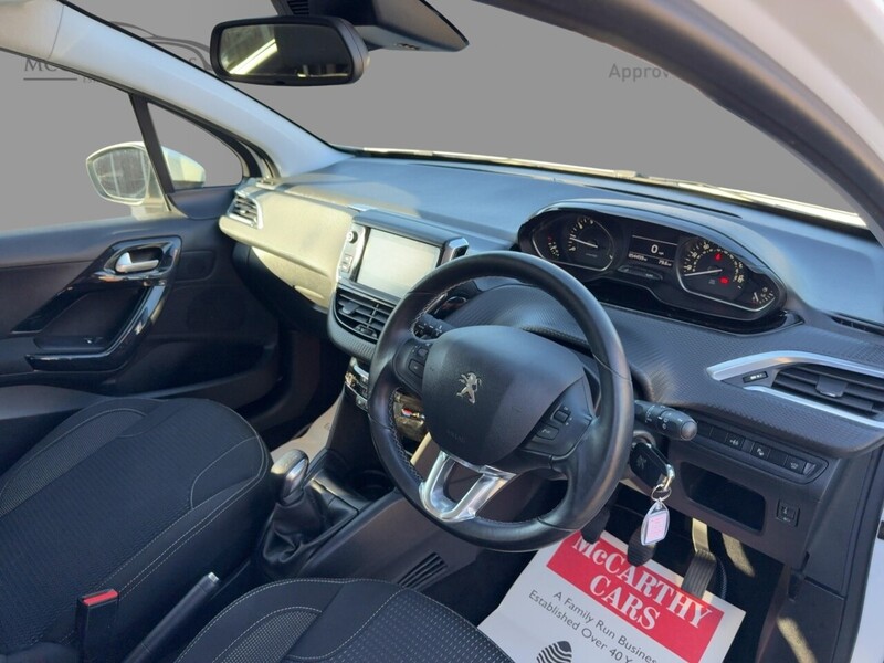 Peugeot 1.2 PURETECH TECH EDITION HATCHBACK 5DR PETROL MANUAL SATNAV BLUETOOTH DAB STEREO REAR CAMERA PARKING AIDS 2 OWNERS ONLY 54000 MILES SH NO ULEZ CHARGE 72-74 Mitcham Road