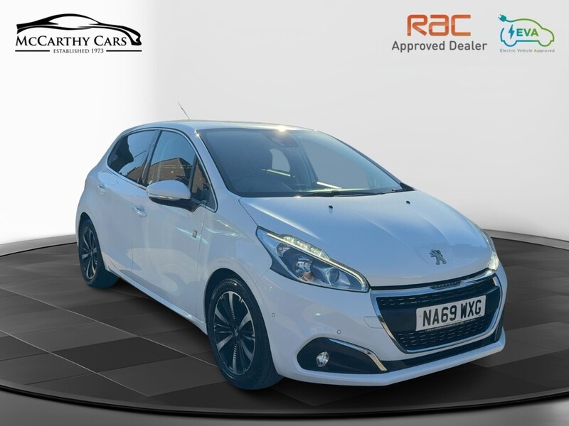 Peugeot 1.2 PURETECH TECH EDITION HATCHBACK 5DR PETROL MANUAL SATNAV BLUETOOTH DAB STEREO REAR CAMERA PARKING AIDS 2 OWNERS ONLY 54000 MILES SH NO ULEZ CHARGE 72-74 Mitcham Road