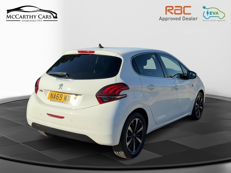 Peugeot 1.2 PURETECH TECH EDITION HATCHBACK 5DR PETROL MANUAL SATNAV BLUETOOTH DAB STEREO REAR CAMERA PARKING AIDS 2 OWNERS ONLY 54000 MILES SH NO ULEZ CHARGE 72-74 Mitcham Road