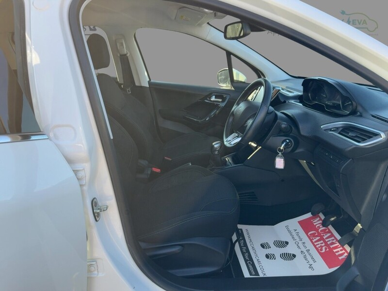 Peugeot 1.2 PURETECH TECH EDITION HATCHBACK 5DR PETROL MANUAL SATNAV BLUETOOTH DAB STEREO REAR CAMERA PARKING AIDS 2 OWNERS ONLY 54000 MILES SH NO ULEZ CHARGE 72-74 Mitcham Road