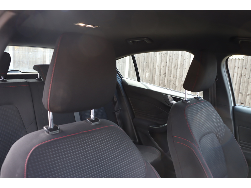 Ford 1.0T ECOBOOST ST-LINE HATCHBACK 5DR PETROL MANUAL SAT NAV BLUETOOTH DAB STEREO PARKING AIDS JUST 2 OWNERS SAME OWNER FOR 3 YEARS ONLY 69000 MILES SH 72-74 Mitcham Road