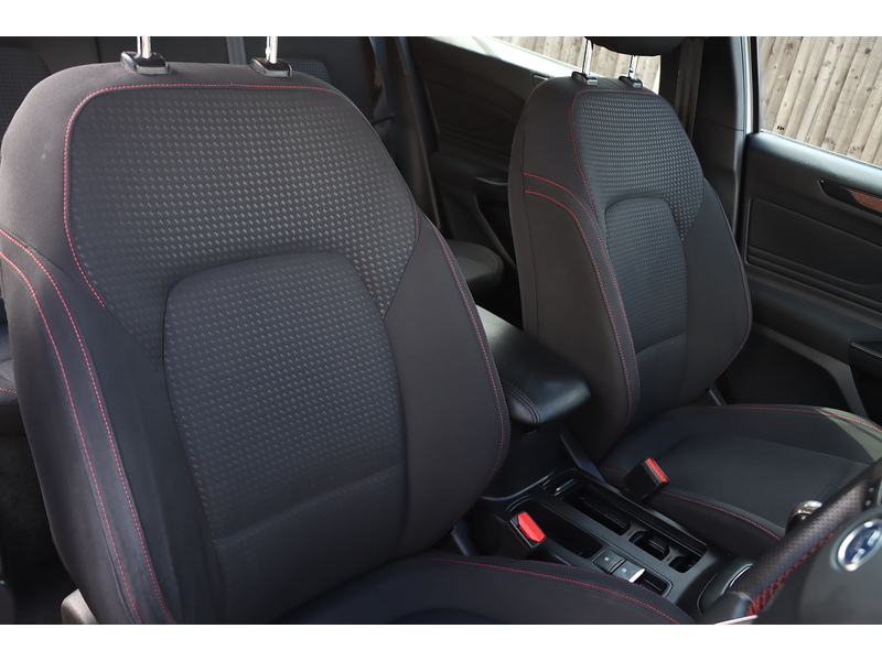 Ford 1.0T ECOBOOST ST-LINE HATCHBACK 5DR PETROL MANUAL SAT NAV BLUETOOTH DAB STEREO PARKING AIDS JUST 2 OWNERS SAME OWNER FOR 3 YEARS ONLY 69000 MILES SH 72-74 Mitcham Road
