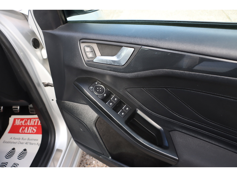 Ford 1.0T ECOBOOST ST-LINE HATCHBACK 5DR PETROL MANUAL SAT NAV BLUETOOTH DAB STEREO PARKING AIDS JUST 2 OWNERS SAME OWNER FOR 3 YEARS ONLY 69000 MILES SH 72-74 Mitcham Road