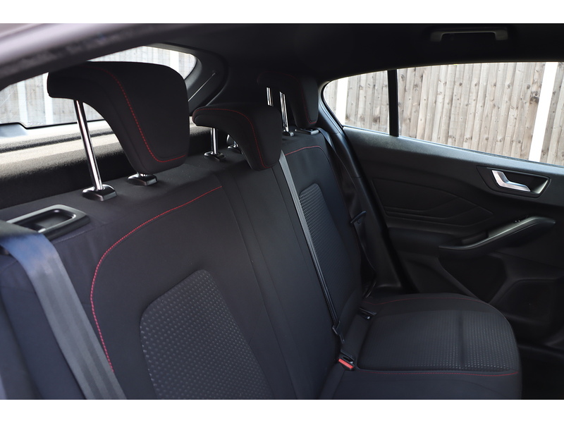 Ford 1.0T ECOBOOST ST-LINE HATCHBACK 5DR PETROL MANUAL SAT NAV BLUETOOTH DAB STEREO PARKING AIDS JUST 2 OWNERS SAME OWNER FOR 3 YEARS ONLY 69000 MILES SH 72-74 Mitcham Road