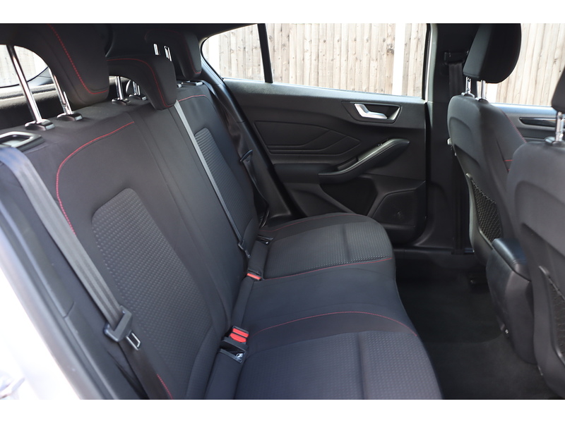Ford 1.0T ECOBOOST ST-LINE HATCHBACK 5DR PETROL MANUAL SAT NAV BLUETOOTH DAB STEREO PARKING AIDS JUST 2 OWNERS SAME OWNER FOR 3 YEARS ONLY 69000 MILES SH 72-74 Mitcham Road