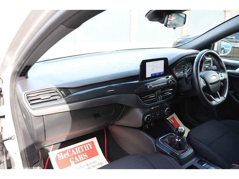 Ford 1.0T ECOBOOST ST-LINE HATCHBACK 5DR PETROL MANUAL SAT NAV BLUETOOTH DAB STEREO PARKING AIDS JUST 2 OWNERS SAME OWNER FOR 3 YEARS ONLY 69000 MILES SH 72-74 Mitcham Road
