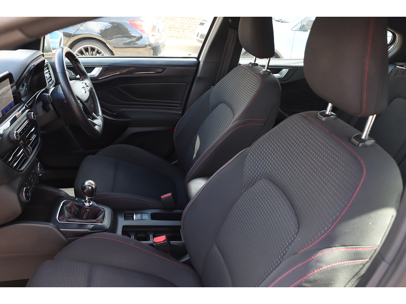 Ford 1.0T ECOBOOST ST-LINE HATCHBACK 5DR PETROL MANUAL SAT NAV BLUETOOTH DAB STEREO PARKING AIDS JUST 2 OWNERS SAME OWNER FOR 3 YEARS ONLY 69000 MILES SH 72-74 Mitcham Road