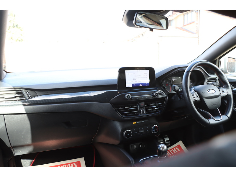 Ford 1.0T ECOBOOST ST-LINE HATCHBACK 5DR PETROL MANUAL SAT NAV BLUETOOTH DAB STEREO PARKING AIDS JUST 2 OWNERS SAME OWNER FOR 3 YEARS ONLY 69000 MILES SH 72-74 Mitcham Road
