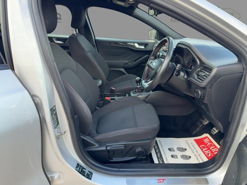 Ford 1.0T ECOBOOST ST-LINE HATCHBACK 5DR PETROL MANUAL SAT NAV BLUETOOTH DAB STEREO PARKING AIDS JUST 2 OWNERS SAME OWNER FOR 3 YEARS ONLY 69000 MILES SH 72-74 Mitcham Road