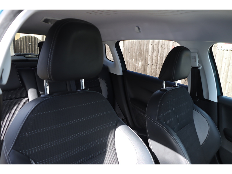 Peugeot 1.2 PURETECH ALLURE SUV 5DR PETROL MANUAL SAT NAV BLUETOOTH DAB STEREO APPLE CARPLAY PARKING AIDS SAME OWNER FOR 4 YEARS 43000 MILES SH NO ULEZ CHARGE 72-74 Mitcham Road