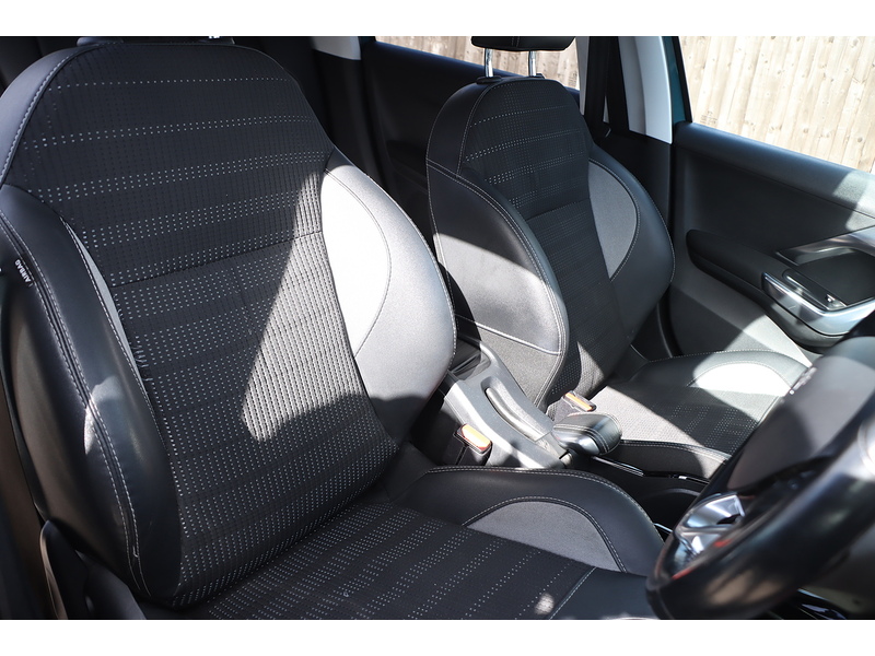 Peugeot 1.2 PURETECH ALLURE SUV 5DR PETROL MANUAL SAT NAV BLUETOOTH DAB STEREO APPLE CARPLAY PARKING AIDS SAME OWNER FOR 4 YEARS 43000 MILES SH NO ULEZ CHARGE 72-74 Mitcham Road