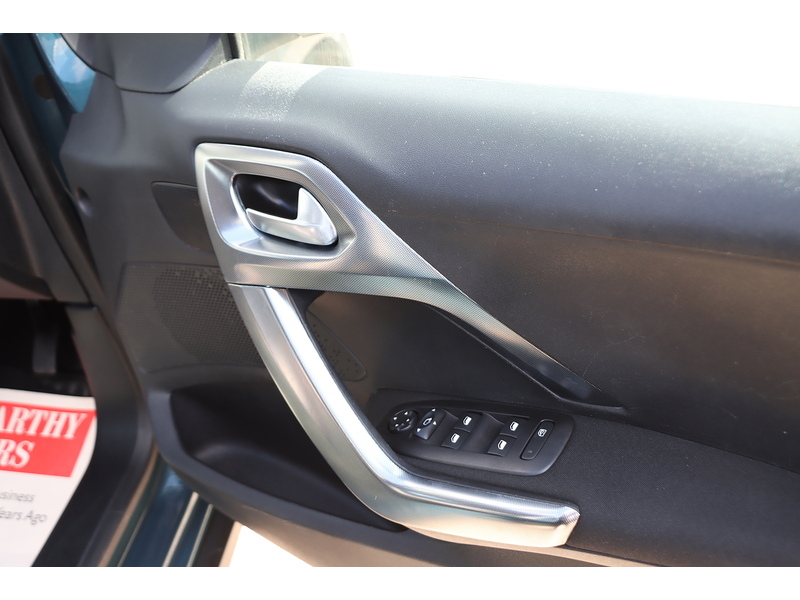 Peugeot 1.2 PURETECH ALLURE SUV 5DR PETROL MANUAL SAT NAV BLUETOOTH DAB STEREO APPLE CARPLAY PARKING AIDS SAME OWNER FOR 4 YEARS 43000 MILES SH NO ULEZ CHARGE 72-74 Mitcham Road