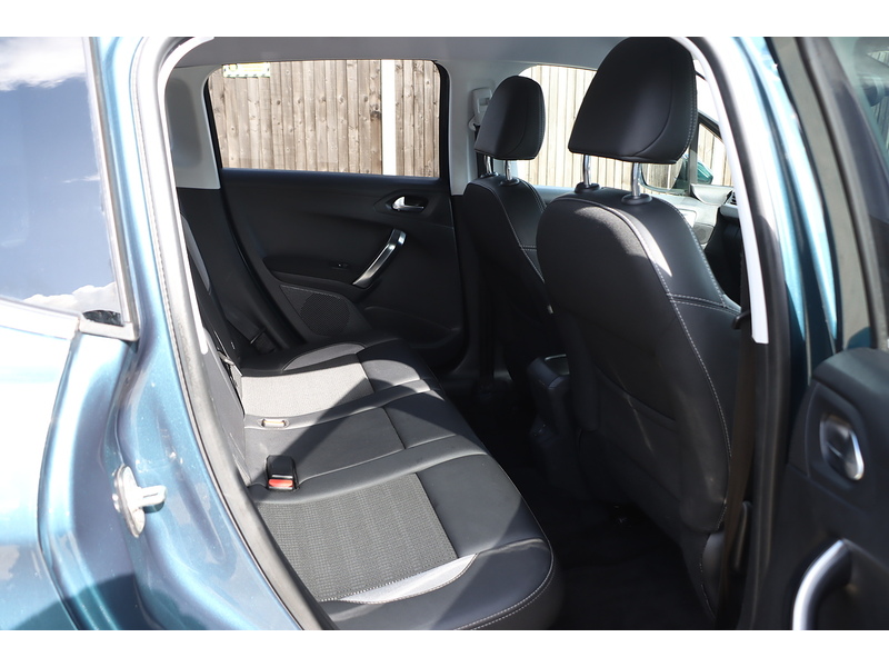 Peugeot 1.2 PURETECH ALLURE SUV 5DR PETROL MANUAL SAT NAV BLUETOOTH DAB STEREO APPLE CARPLAY PARKING AIDS SAME OWNER FOR 4 YEARS 43000 MILES SH NO ULEZ CHARGE 72-74 Mitcham Road