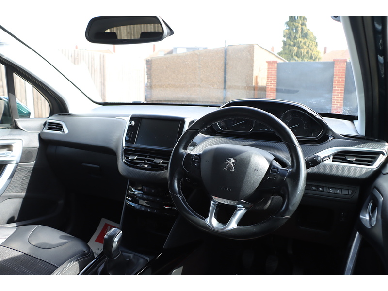 Peugeot 1.2 PURETECH ALLURE SUV 5DR PETROL MANUAL SAT NAV BLUETOOTH DAB STEREO APPLE CARPLAY PARKING AIDS SAME OWNER FOR 4 YEARS 43000 MILES SH NO ULEZ CHARGE 72-74 Mitcham Road