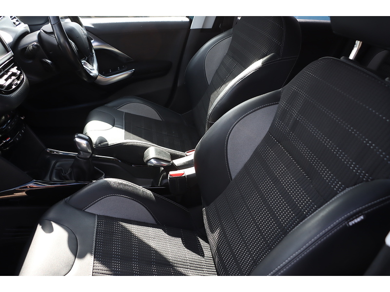 Peugeot 1.2 PURETECH ALLURE SUV 5DR PETROL MANUAL SAT NAV BLUETOOTH DAB STEREO APPLE CARPLAY PARKING AIDS SAME OWNER FOR 4 YEARS 43000 MILES SH NO ULEZ CHARGE 72-74 Mitcham Road