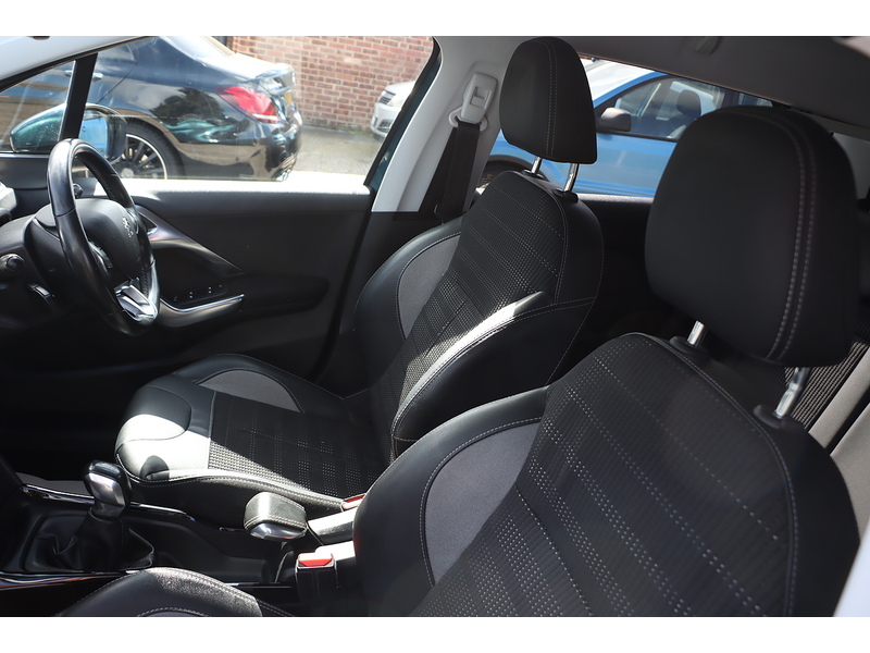 Peugeot 1.2 PURETECH ALLURE SUV 5DR PETROL MANUAL SAT NAV BLUETOOTH DAB STEREO APPLE CARPLAY PARKING AIDS SAME OWNER FOR 4 YEARS 43000 MILES SH NO ULEZ CHARGE 72-74 Mitcham Road
