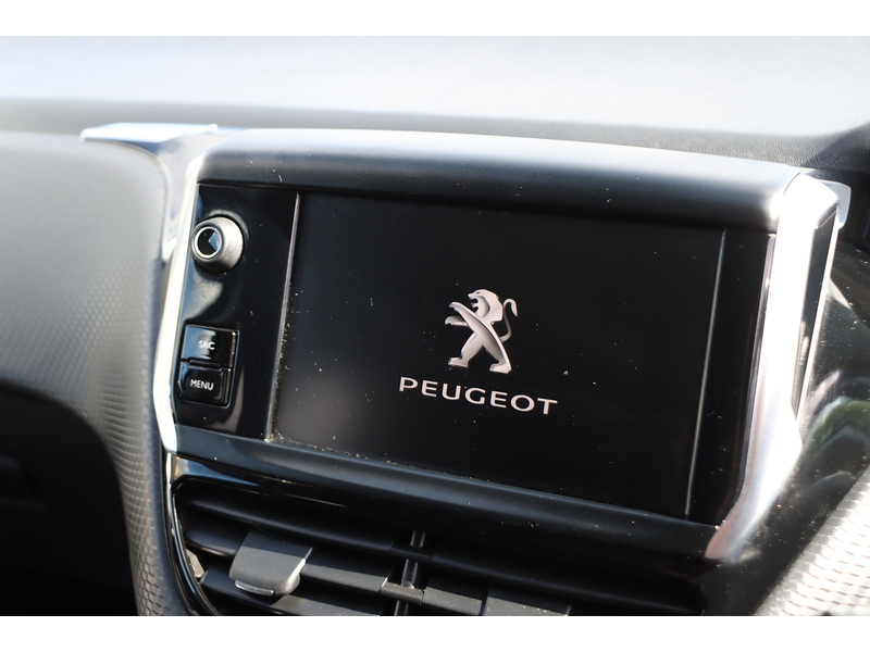 Peugeot 1.2 PURETECH ALLURE SUV 5DR PETROL MANUAL SAT NAV BLUETOOTH DAB STEREO APPLE CARPLAY PARKING AIDS SAME OWNER FOR 4 YEARS 43000 MILES SH NO ULEZ CHARGE 72-74 Mitcham Road