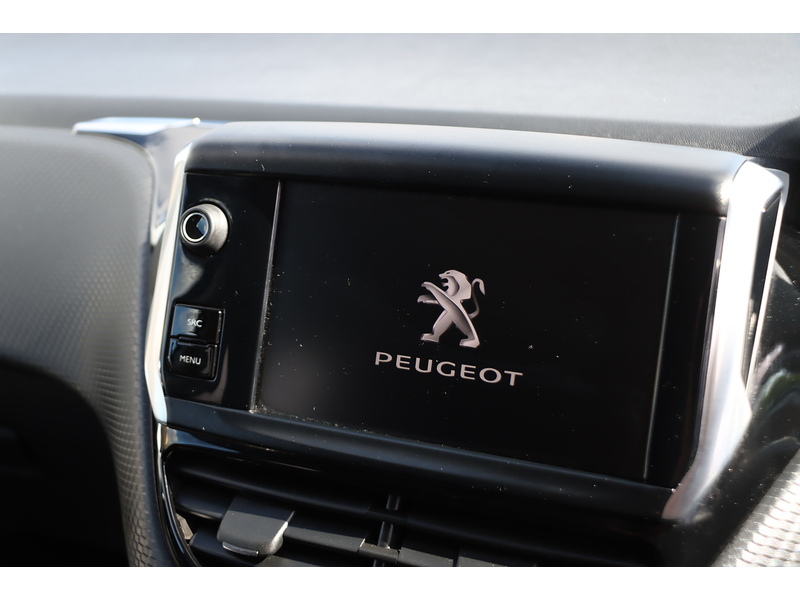 Peugeot 1.2 PURETECH ALLURE SUV 5DR PETROL MANUAL SAT NAV BLUETOOTH DAB STEREO APPLE CARPLAY PARKING AIDS SAME OWNER FOR 4 YEARS 43000 MILES SH NO ULEZ CHARGE 72-74 Mitcham Road