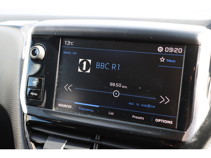 Peugeot 1.2 PURETECH ALLURE SUV 5DR PETROL MANUAL SAT NAV BLUETOOTH DAB STEREO APPLE CARPLAY PARKING AIDS SAME OWNER FOR 4 YEARS 43000 MILES SH NO ULEZ CHARGE 72-74 Mitcham Road