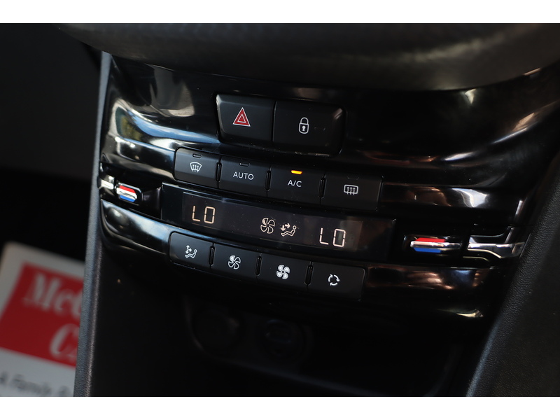 Peugeot 1.2 PURETECH ALLURE SUV 5DR PETROL MANUAL SAT NAV BLUETOOTH DAB STEREO APPLE CARPLAY PARKING AIDS SAME OWNER FOR 4 YEARS 43000 MILES SH NO ULEZ CHARGE 72-74 Mitcham Road