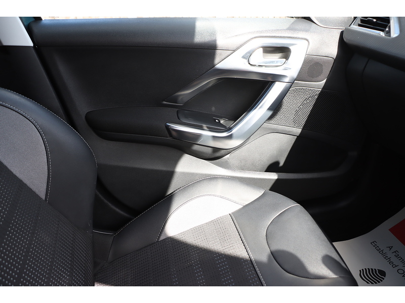 Peugeot 1.2 PURETECH ALLURE SUV 5DR PETROL MANUAL SAT NAV BLUETOOTH DAB STEREO APPLE CARPLAY PARKING AIDS SAME OWNER FOR 4 YEARS 43000 MILES SH NO ULEZ CHARGE 72-74 Mitcham Road