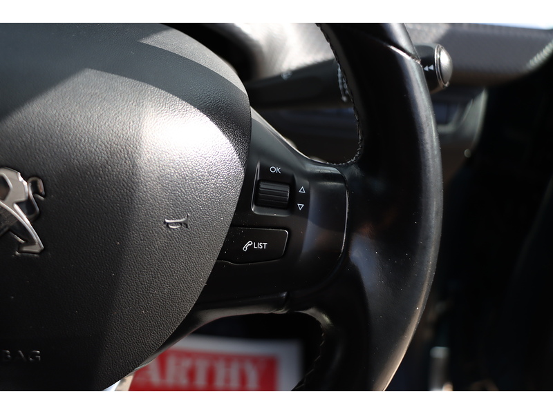 Peugeot 1.2 PURETECH ALLURE SUV 5DR PETROL MANUAL SAT NAV BLUETOOTH DAB STEREO APPLE CARPLAY PARKING AIDS SAME OWNER FOR 4 YEARS 43000 MILES SH NO ULEZ CHARGE 72-74 Mitcham Road