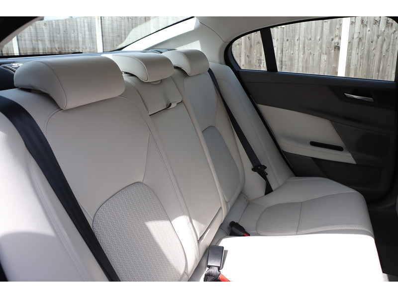 Jaguar 2.0I PORTFOLIO SALOON 4DR PETROL AWD AUTO HEATED SEATS SAT NAV BLUETOOTH DAB STEREO REAR CAMERA WITH PARKING AIDS ONLY 58000 MILES SH NO ULEZ CHARGE 72-74 Mitcham Road