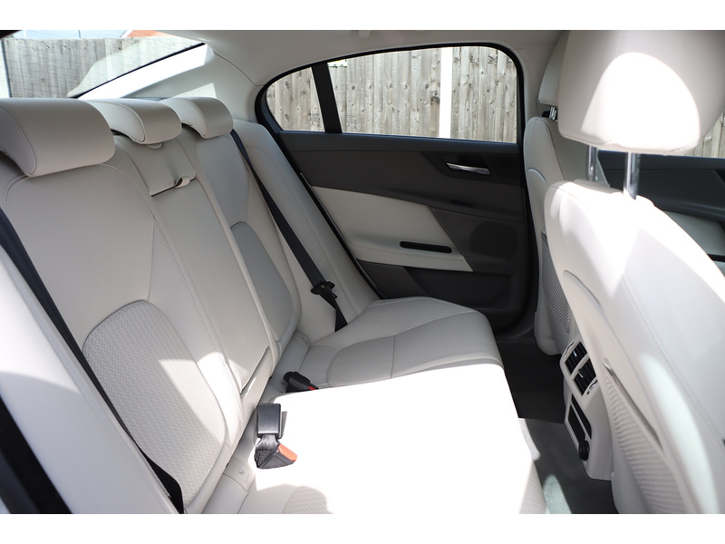 Jaguar 2.0I PORTFOLIO SALOON 4DR PETROL AWD AUTO HEATED SEATS SAT NAV BLUETOOTH DAB STEREO REAR CAMERA WITH PARKING AIDS ONLY 58000 MILES SH NO ULEZ CHARGE 72-74 Mitcham Road