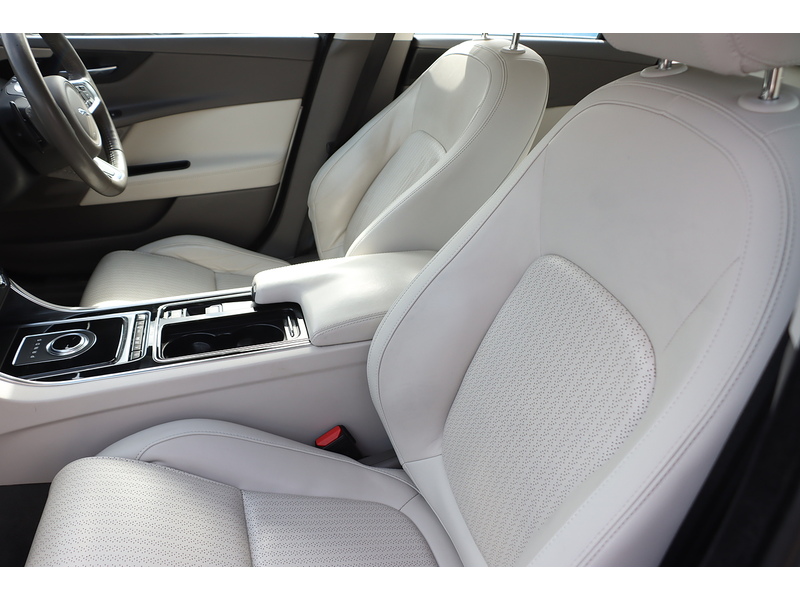 Jaguar 2.0I PORTFOLIO SALOON 4DR PETROL AWD AUTO HEATED SEATS SAT NAV BLUETOOTH DAB STEREO REAR CAMERA WITH PARKING AIDS ONLY 58000 MILES SH NO ULEZ CHARGE 72-74 Mitcham Road