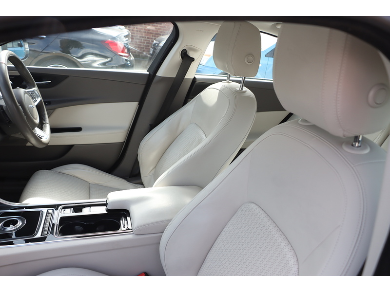 Jaguar 2.0I PORTFOLIO SALOON 4DR PETROL AWD AUTO HEATED SEATS SAT NAV BLUETOOTH DAB STEREO REAR CAMERA WITH PARKING AIDS ONLY 58000 MILES SH NO ULEZ CHARGE 72-74 Mitcham Road