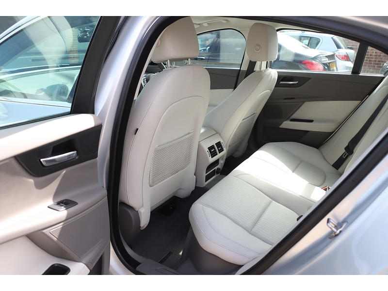 Jaguar 2.0I PORTFOLIO SALOON 4DR PETROL AWD AUTO HEATED SEATS SAT NAV BLUETOOTH DAB STEREO REAR CAMERA WITH PARKING AIDS ONLY 58000 MILES SH NO ULEZ CHARGE 72-74 Mitcham Road