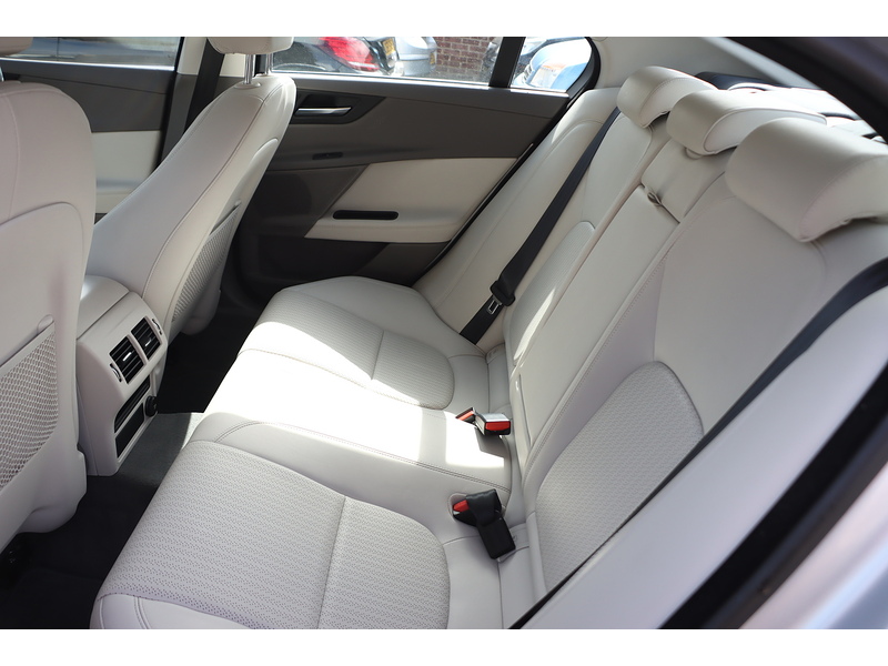 Jaguar 2.0I PORTFOLIO SALOON 4DR PETROL AWD AUTO HEATED SEATS SAT NAV BLUETOOTH DAB STEREO REAR CAMERA WITH PARKING AIDS ONLY 58000 MILES SH NO ULEZ CHARGE 72-74 Mitcham Road