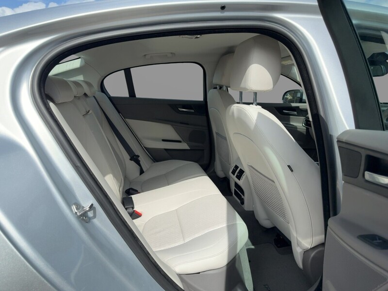 Jaguar 2.0I PORTFOLIO SALOON 4DR PETROL AWD AUTO HEATED SEATS SAT NAV BLUETOOTH DAB STEREO REAR CAMERA WITH PARKING AIDS ONLY 58000 MILES SH NO ULEZ CHARGE 72-74 Mitcham Road