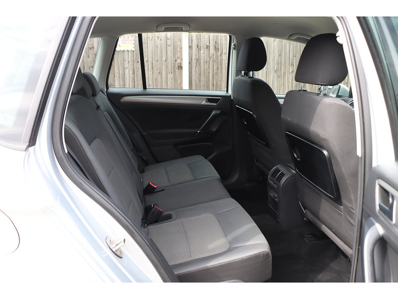 Volkswagen 1.4 TSI BLUEMOTION TECH SE MPV 5DR PETROL DSG AUTO BLUETOOTH DAB STEREO PARKING AIDS 2 OWNERS SAME OWNER FOR 7 YEARS ONLY 63000 MILES FSH 7 SERVICES 72-74 Mitcham Road